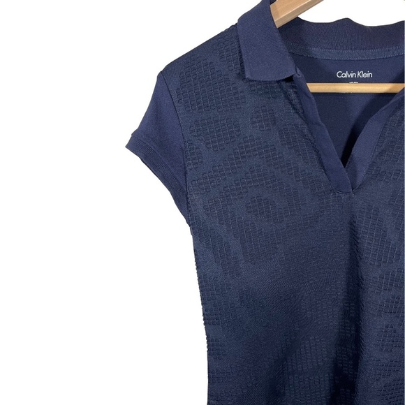 Calvin Klein size XS Textured polo shirt - Picture 3 of 5